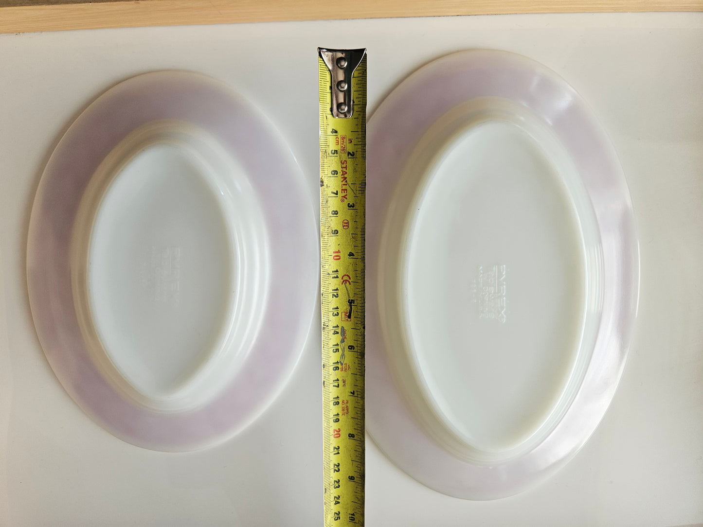 PYREX Plates | Red Laurel Leaf | Set of 2