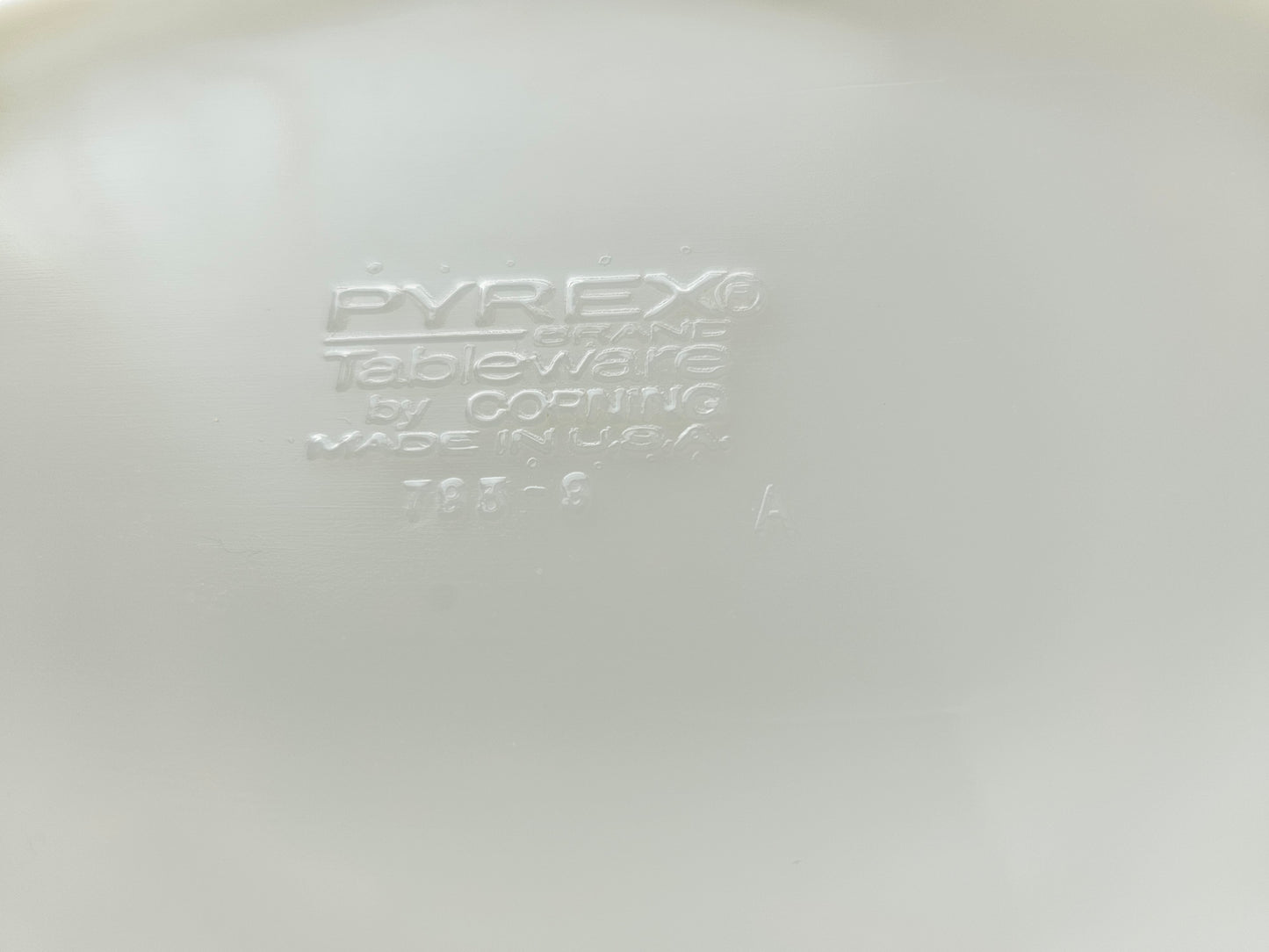 PYREX Plates | Red Laurel Leaf | Set of 2