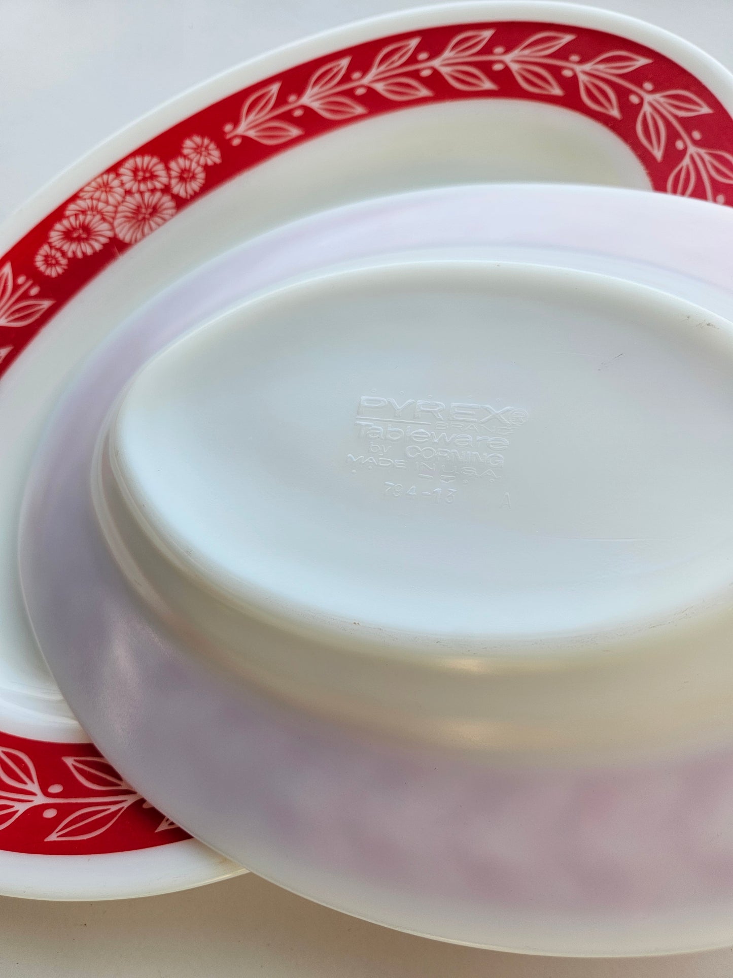 1959 Pyrex Red Laurel Leaf Plates | Set of 2 | Mid-Century Modern | Vintage Collectible