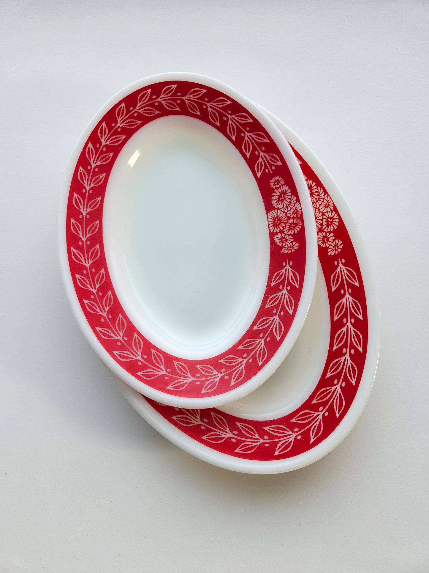 1959 Pyrex Red Laurel Leaf Plates | Set of 2 | Mid-Century Modern | Vintage Collectible